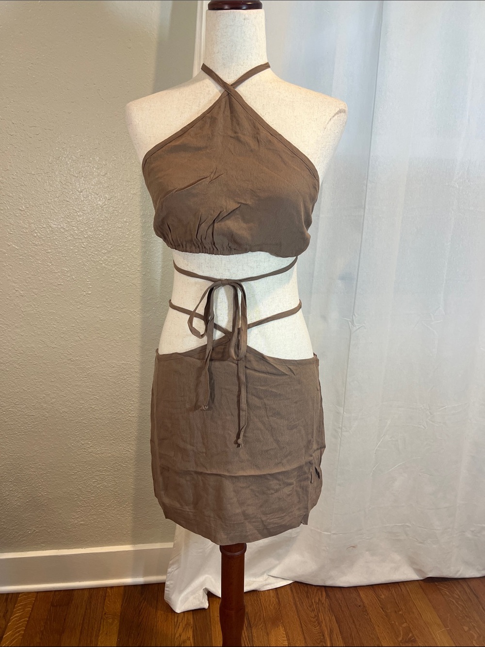 Olivaceous Brown Tie-Back Crop Top and Mini Skirt Set. Size M. NWT